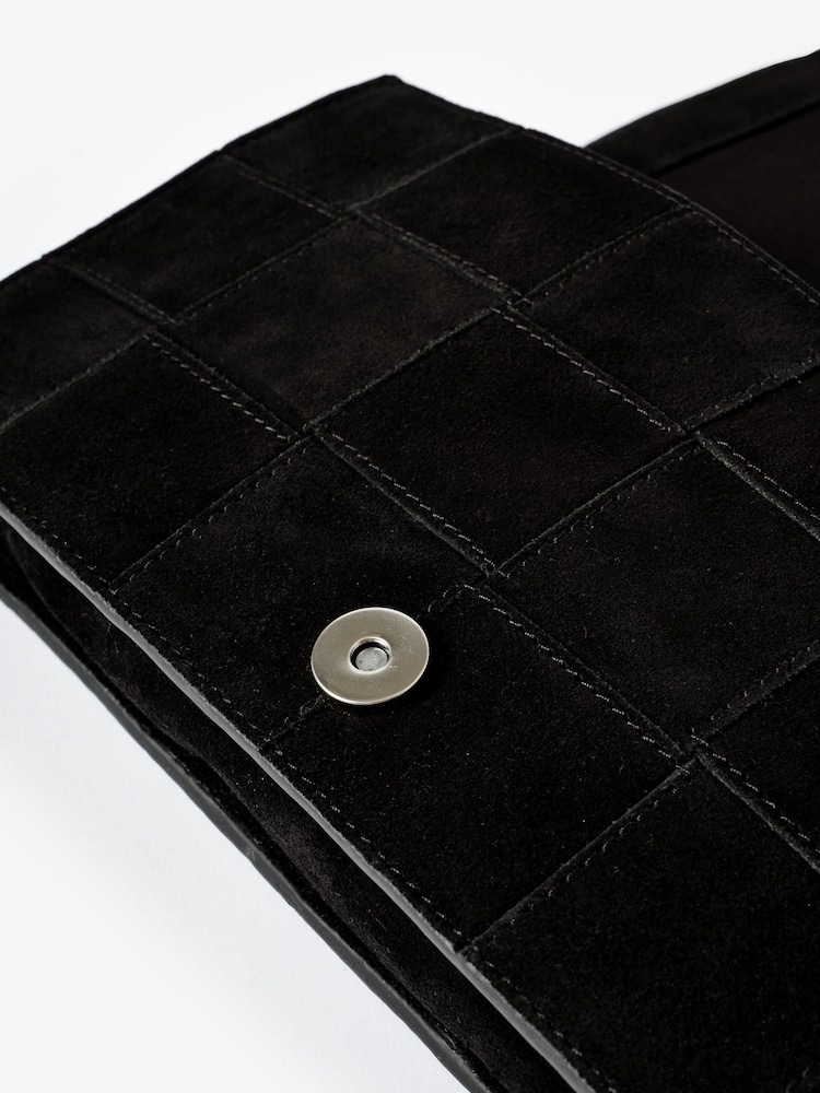 Mint Velvet Avi Suede Woven Clutch - صورة 2 من 4 Mint Velvet Avi Suede Woven Clutch - صورة 2 من 4