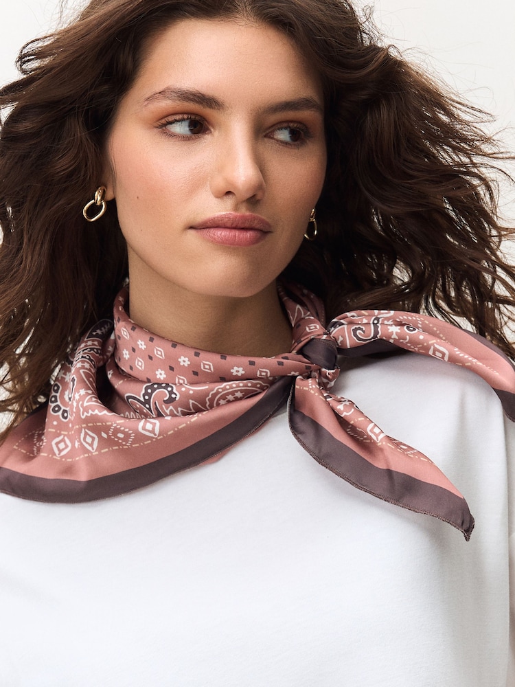 White Scarf Tie Short Sleeve Crew Neck T-Shirt - Image 5 of 5 White Scarf Tie Short Sleeve Crew Neck T-Shirt - Image 5 of 5