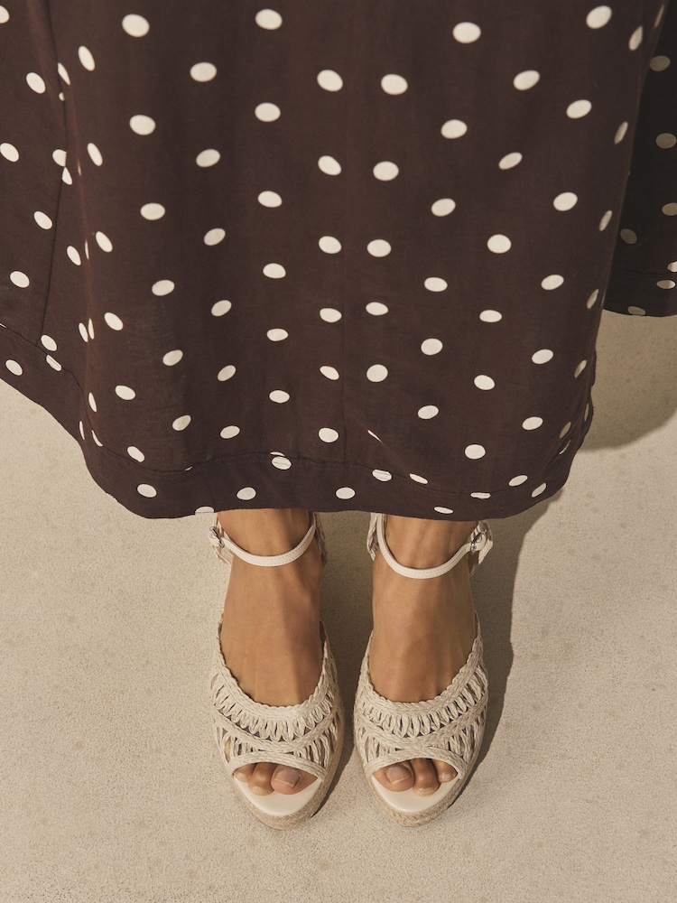 os - Chaussures compensées Forever Comfort® en raphia à bout ouvert - Image 2 de 8 os - Chaussures compensées Forever Comfort® en raphia à bout ouvert - Image 2 de 8