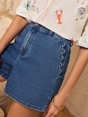 Love & Roses Mid Blue Petite Denim Scallop Pocket Shorts - Image 2 of 4