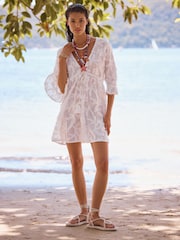 Love & Roses White Palm 3D Tufted Beach Kaftan Coverup - Image 4 of 4