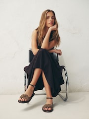 Tan खैरो - सधैंभरि कम्फर्ट ® बुनेको फ्ल्याट स्यान्डल - 9मध्ये 3 तस्बिर