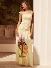 Robe longue Lipsy X Mandy Sade à imprimé floral et taille basse ornée de perles - Image 1 de 4