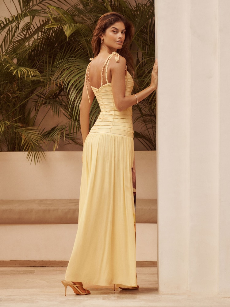 Robe longue Lipsy X Mandy Sade à imprimé floral et taille basse ornée de perles - Image 4 de 4