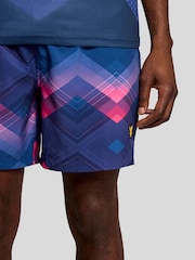 Μαγιό βερμούδα Lyle & Scott Chevron με στάμπα - Εικόνα 4 του 6