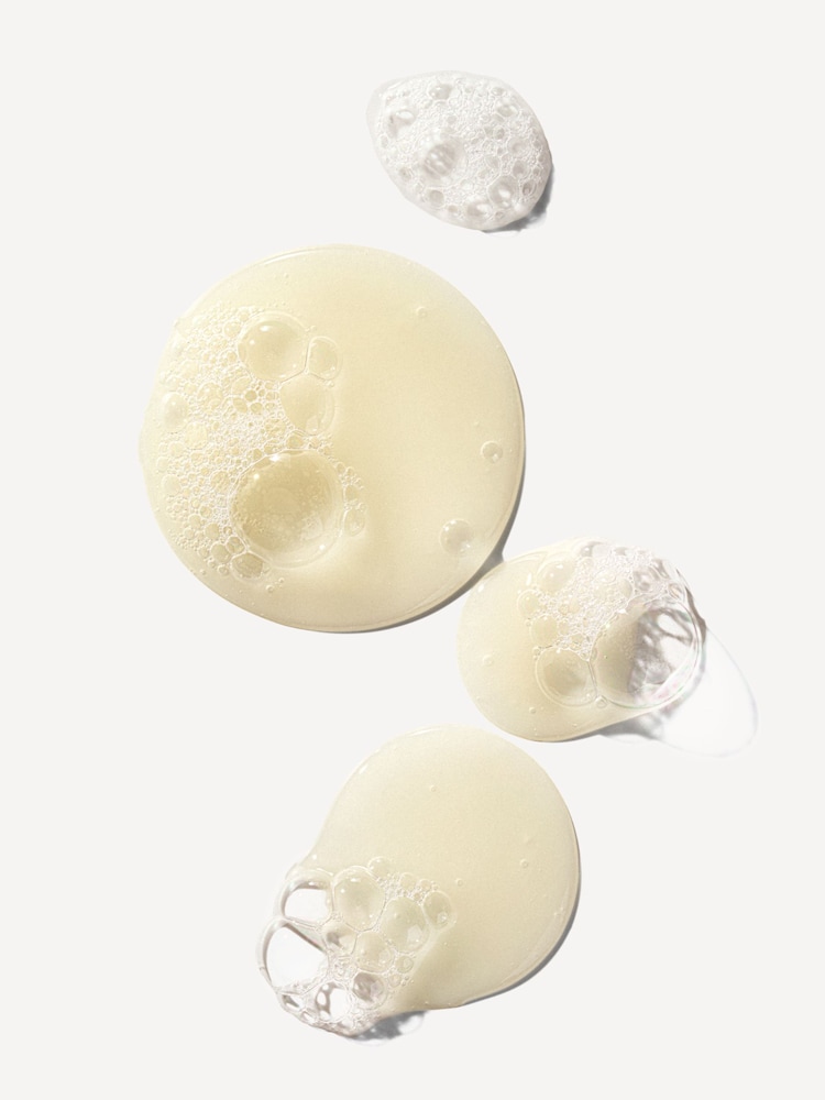 Olaplex No.4 Bond Maintenance Shampoo - Image 2 of 8 Olaplex No.4 Bond Maintenance Shampoo - Image 2 of 8