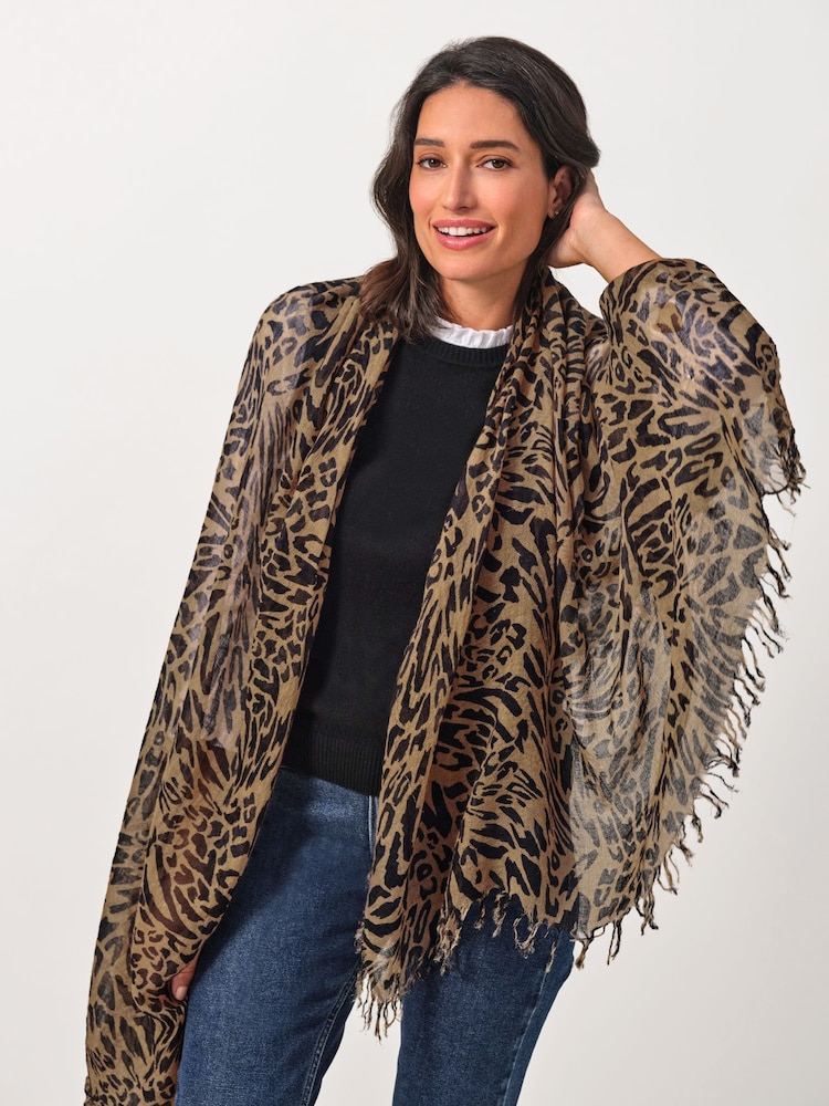 Pure Collection Pink Wool Cashmere Ultrafine Lightweight Scarf - Image 3 of 3 Pure Collection Pink Wool Cashmere Ultrafine Lightweight Scarf - Image 3 of 3