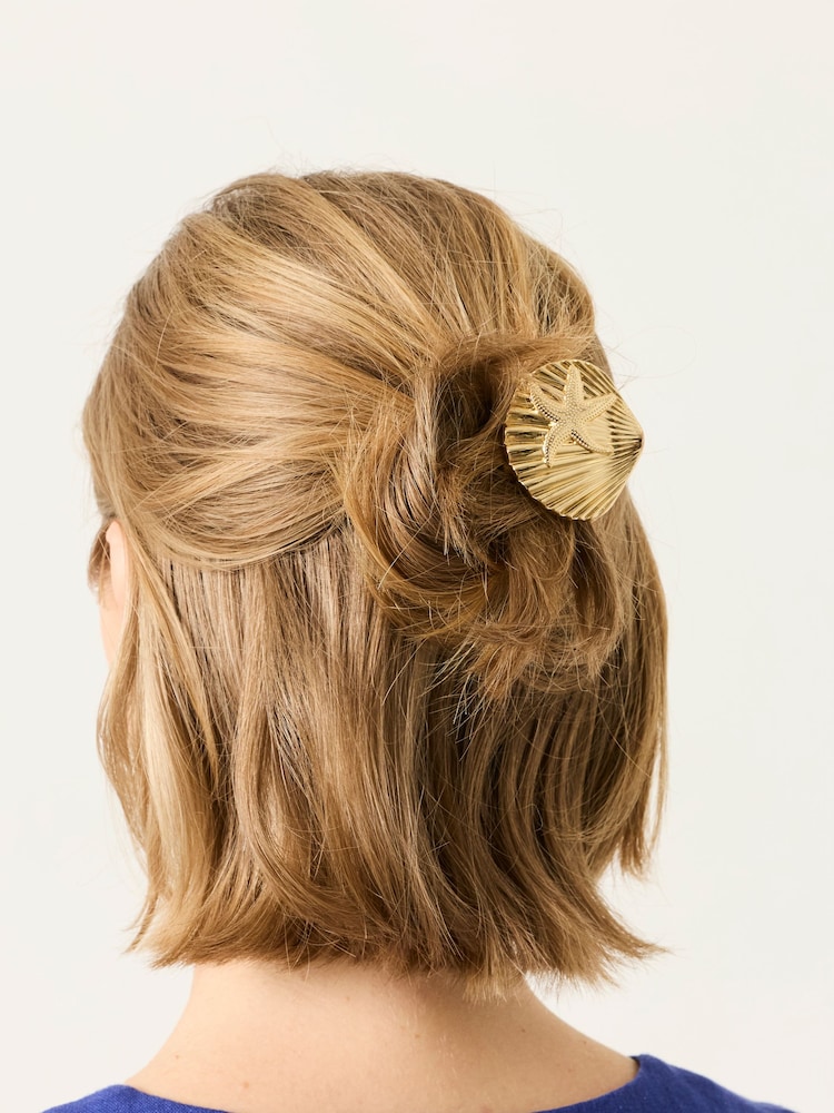 حزمة من 2 مشابك شعر معدنية بتصميم نجم البحر والصدفة من FATFACE - Image 1 of 2 حزمة من 2 مشابك شعر معدنية بتصميم نجم البحر والصدفة من FATFACE - Image 1 of 2