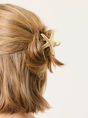 حزمة من 2 مشابك شعر معدنية بتصميم نجم البحر والصدفة من FATFACE - Image 2 of 2