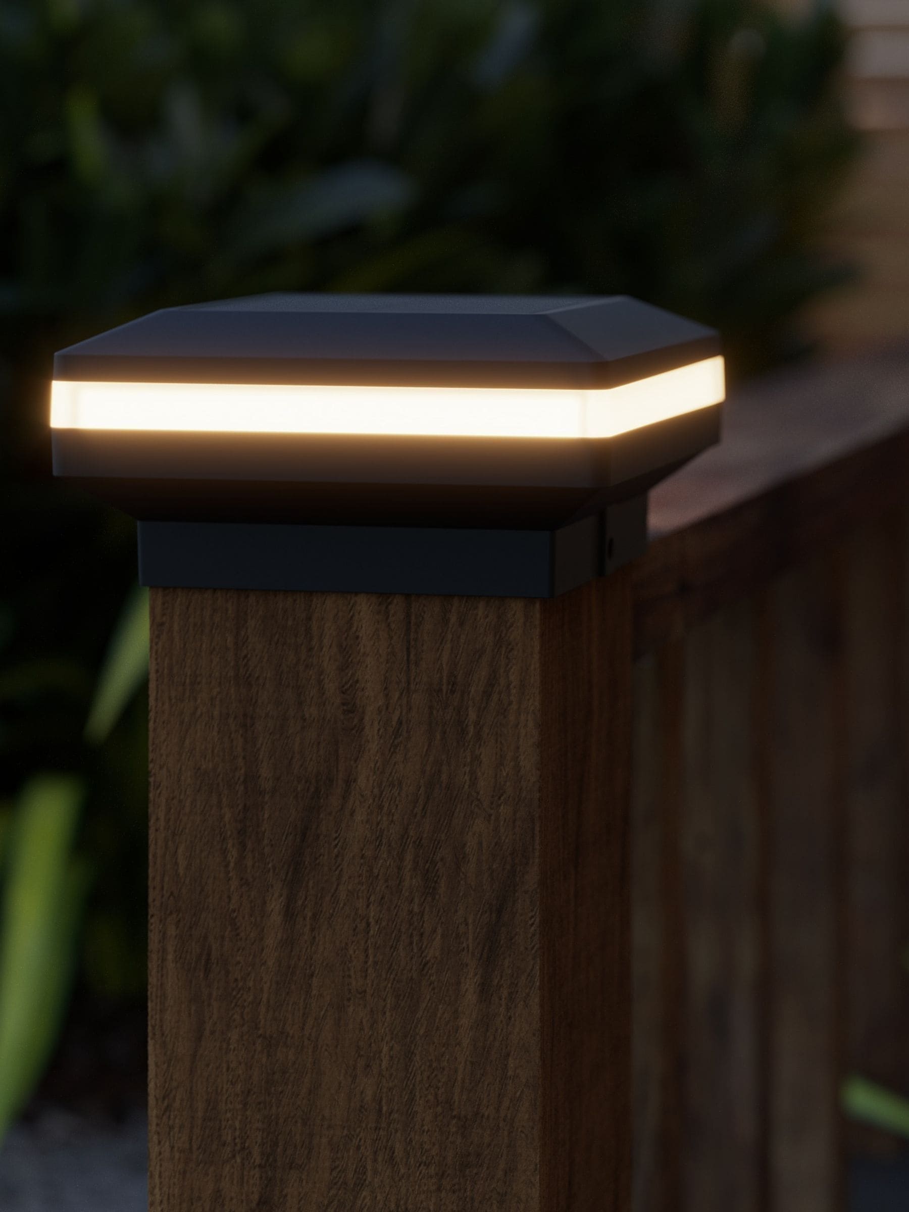 The Solar Centre Warm White Peake Pro Solar Post Cap Light