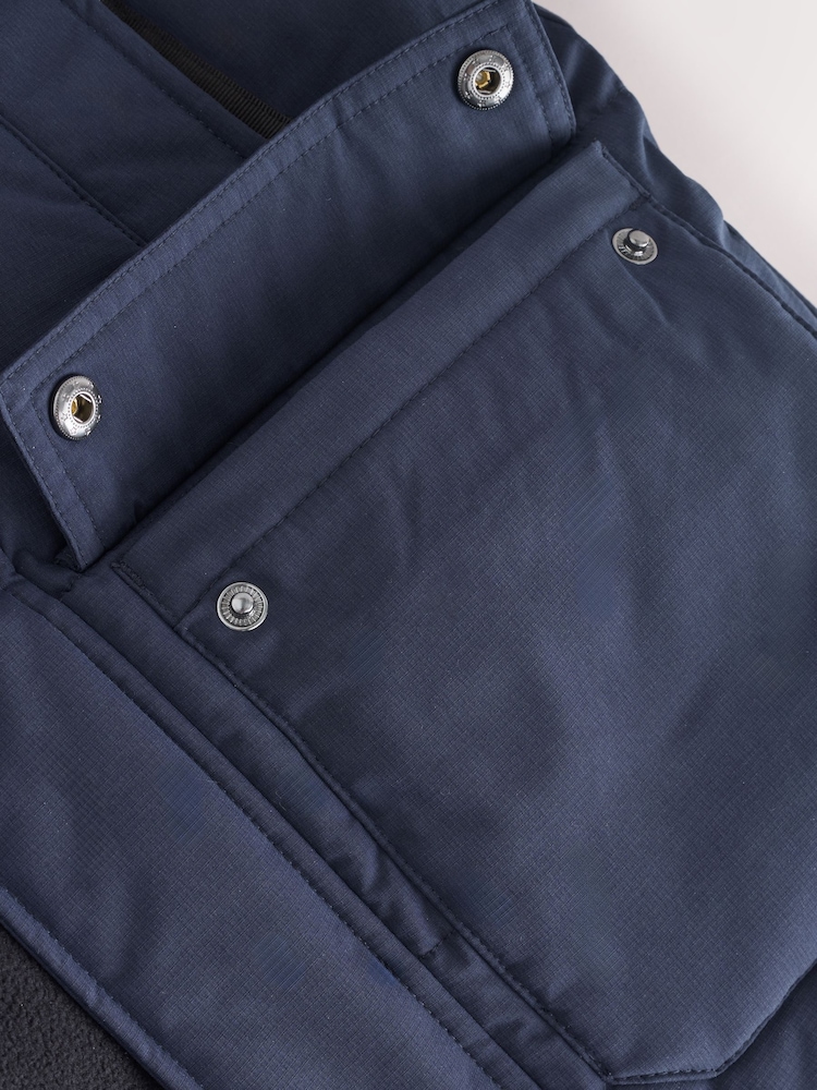 Marineblau - Schwerer, Spritzwasserbeständig Parka mit Kunstpelzbesatz (3–16 J.) - Bild 15 von 15 Marineblau - Schwerer, Spritzwasserbeständig Parka mit Kunstpelzbesatz (3–16 J.) - Bild 15 von 15