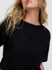 أسود - Raffya Opal Broderie Anglaise Split Open Back Blouse - صورة 4 من 4