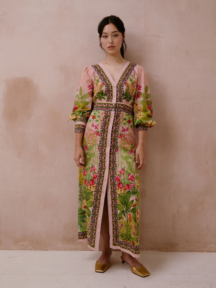 Raishma Jolene Dress A V-Neckline A Front Slit Long Puff Sleeves With Fitted Cuffs A Waistband With A Vertical Border Print Maxi Dress - Imagen 1 de 3