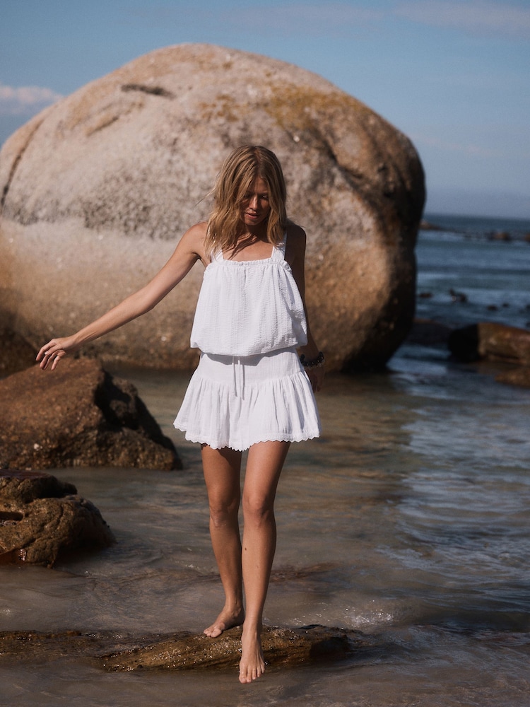 White Pull On Mini Skirt - Image 2 of 8 White Pull On Mini Skirt - Image 2 of 8