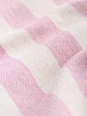 Roza s črtami - High Rise A-Line Denim Shorts - Slika 2 iz 4