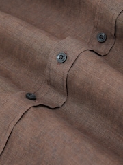 חום אספרסו - Reiss חולצת פשתן מכופתרת בגזרה רגילה, דגם Queens - תמונה 7 מתוך 7