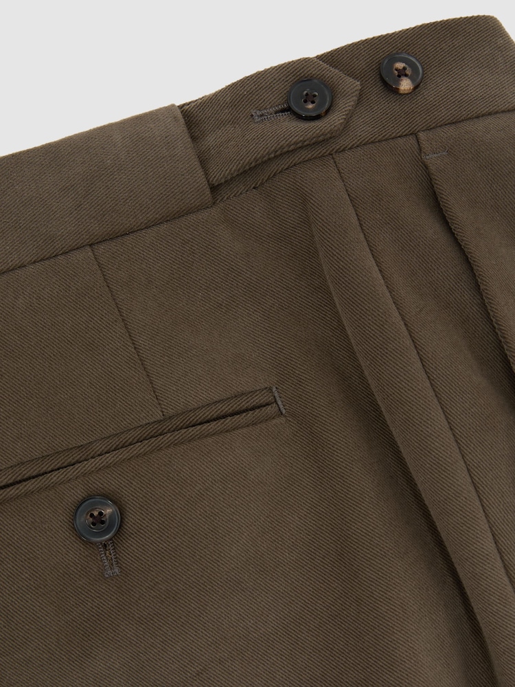 Marrón topo - Reiss Regent Brushed Twill Tailored-Fit Trousers - Imagen 6 de 6 Marrón topo - Reiss Regent Brushed Twill Tailored-Fit Trousers - Imagen 6 de 6