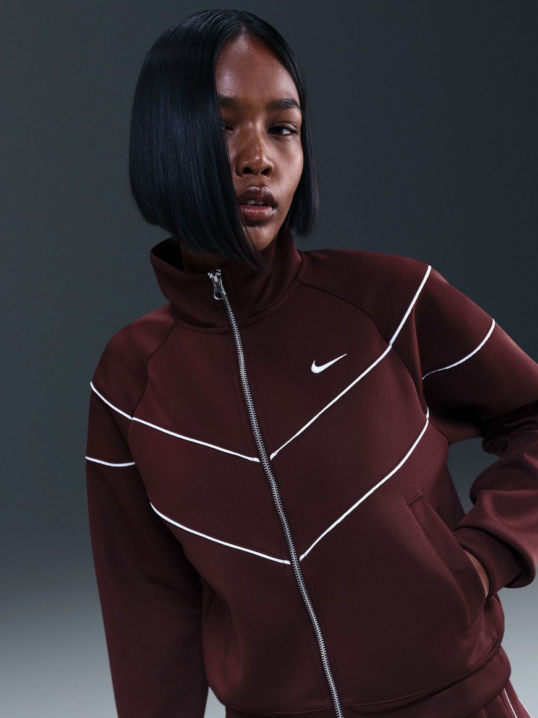nike women's sportswear windrunner windbreaker