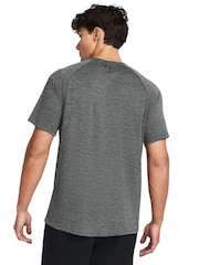Camiseta técnica texturizada de Under Armour - Imagen 2 de 5