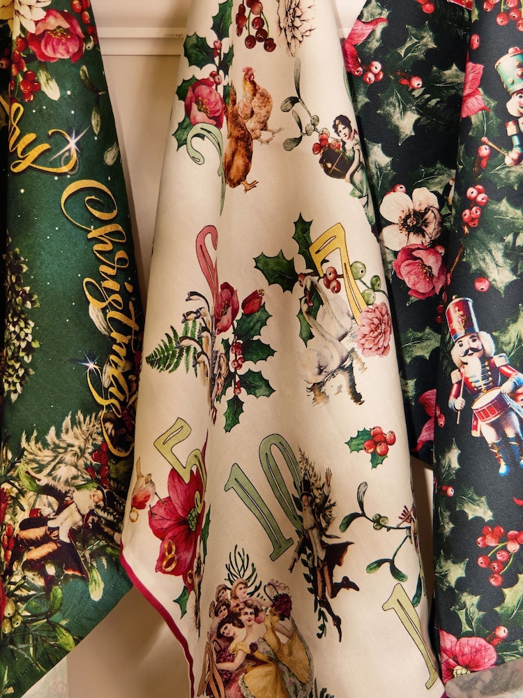 Joe Browns 3 Pack Green Twelve Tidings Of Christmas Tea Towels - Image 2 of 6 Joe Browns 3 Pack Green Twelve Tidings Of Christmas Tea Towels - Image 2 of 6