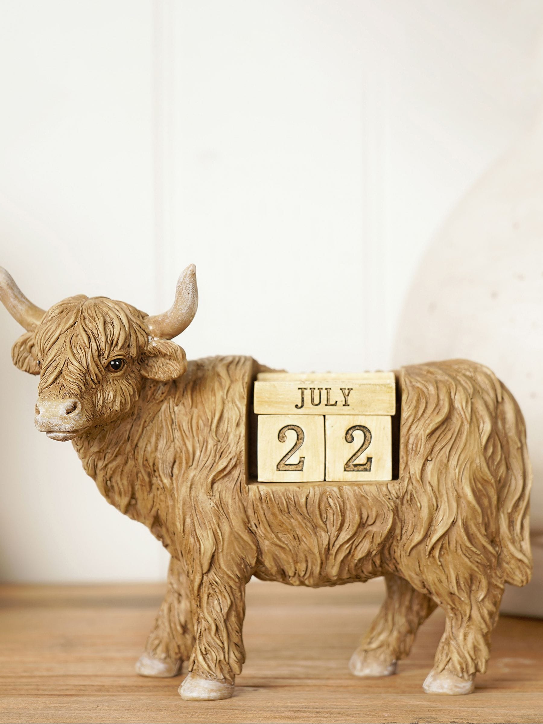 Widdop and Co Country Living Highland Cow Figurine Perpetual Calendar | Rustic Wooden Desk Ornament with Movable Date Blocks, Countryside Animal Décor - Image 4
