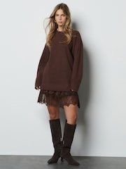 Chocoladebruin - 2-In-1 Zacht aanvoelende trui met kanten rok - Afbeelding 2 van 5