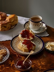 Cutter & Squidge Downton Abbey The Grand Finale Afternoon Tea At Home - Image 5 of 6