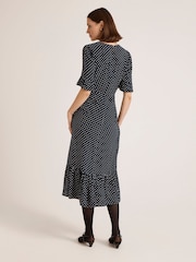 فستان Sylvie من Finery - Image 2 of 4