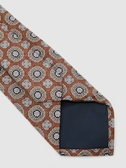 Orange brûlé - Cravate en soie à imprimé médaillon fleuri Reiss Alessio - Image 4 de 5