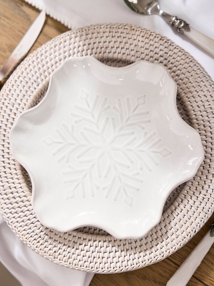 Dibor Set of 2 White Snowflake Dinner Plates - Image 2 of 5 Dibor Set of 2 White Snowflake Dinner Plates - Image 2 of 5