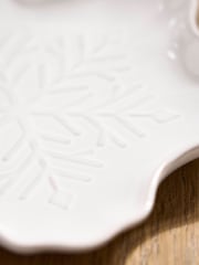 Dibor Set of 2 White Snowflake Dinner Plates - Image 4 of 5