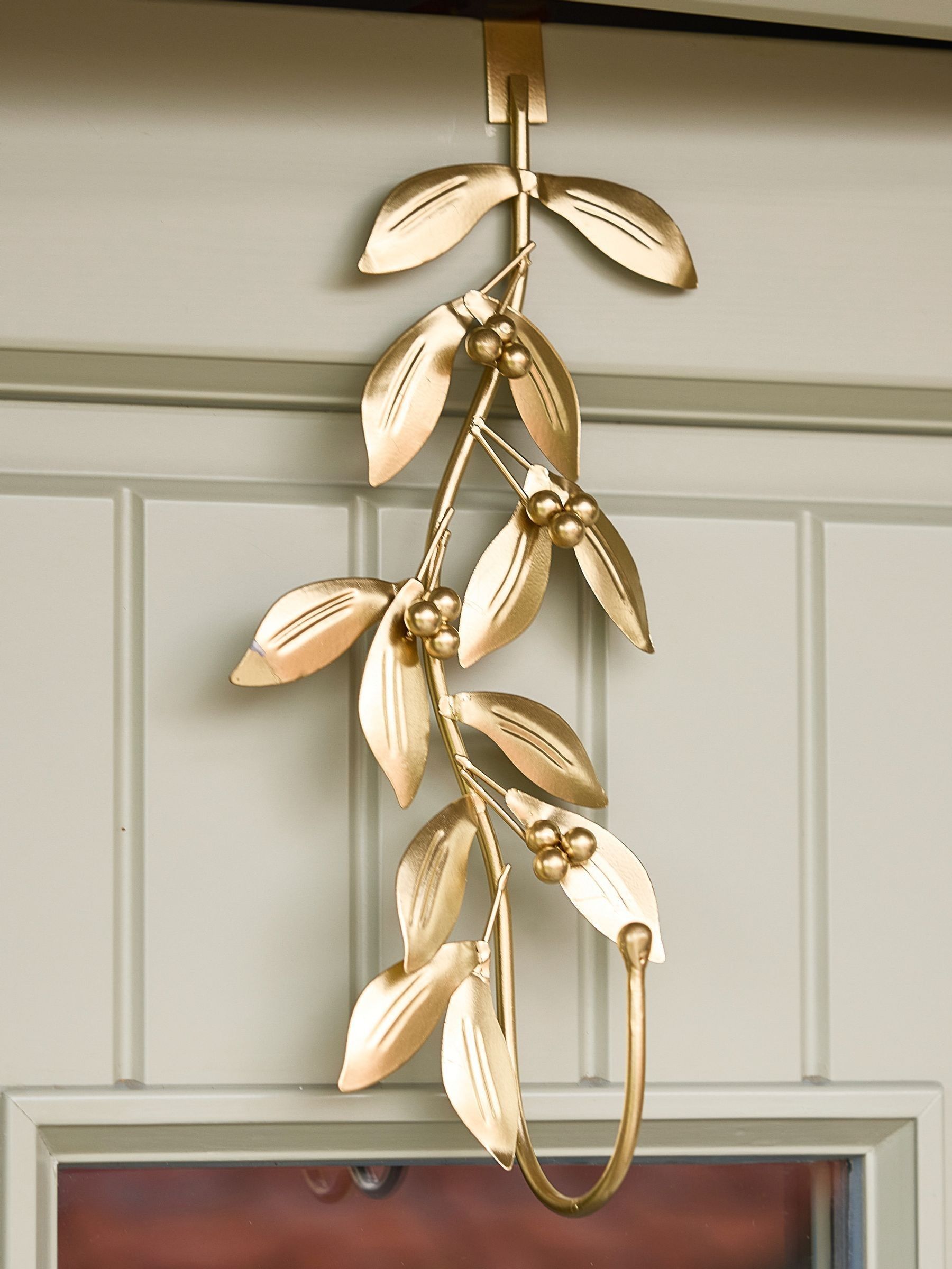 Dibor Unisex Gold Tone Botanical Wreath Hanger