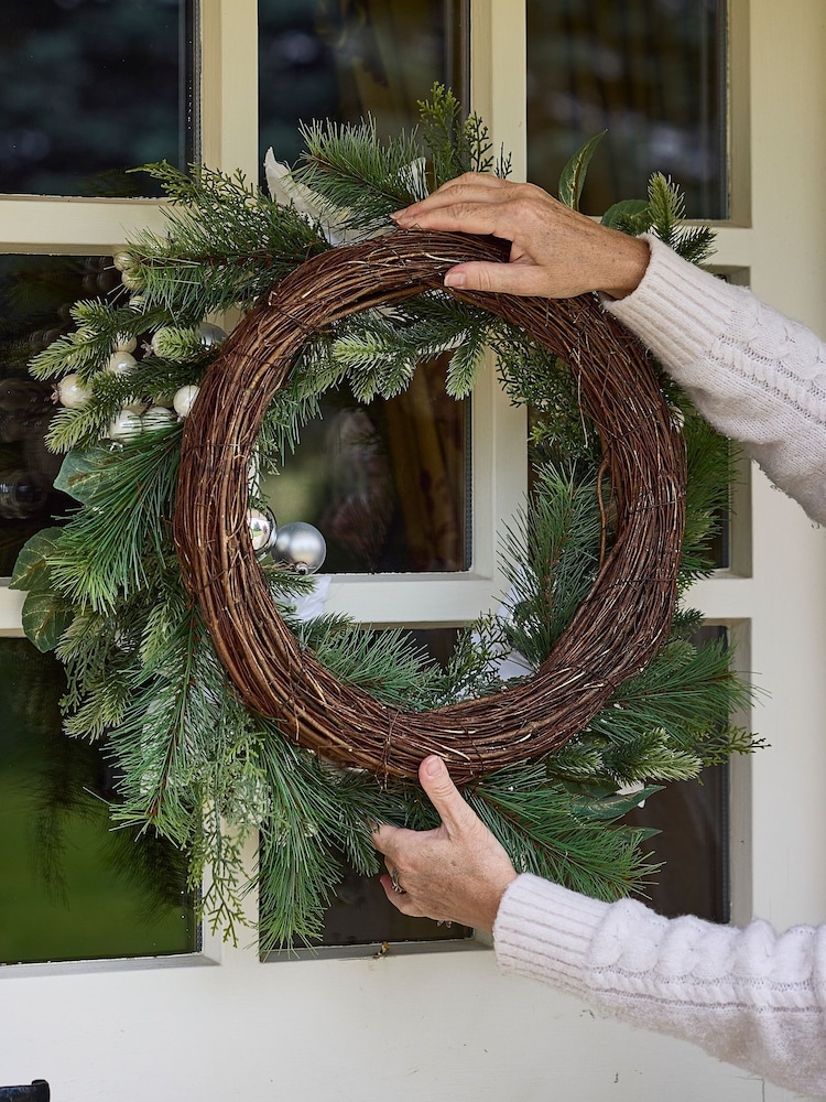 Dibor Valley Snowdrift 42cm Wreath - Image 2 of 5