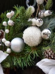 Dibor Valley Snowdrift 42cm Wreath - Image 3 of 5