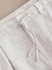 淡灰色 - 標準款錐形剪裁 - Signature 100% Linen Pleated Chino Trousers - 圖片 8/10