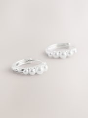 Silberfarben - Perleneffekt Creolen (Huggie Hoops) - Bild 1 von 5