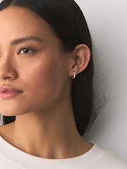 Silberfarben - Perleneffekt Creolen (Huggie Hoops) - Bild 3 von 5