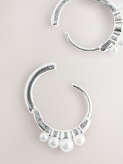 Silberfarben - Perleneffekt Creolen (Huggie Hoops) - Bild 5 von 5