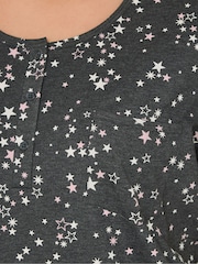 وردي - قميص نوم ببلاكيت مقاس كبير من Yours - صورة 4 من 5