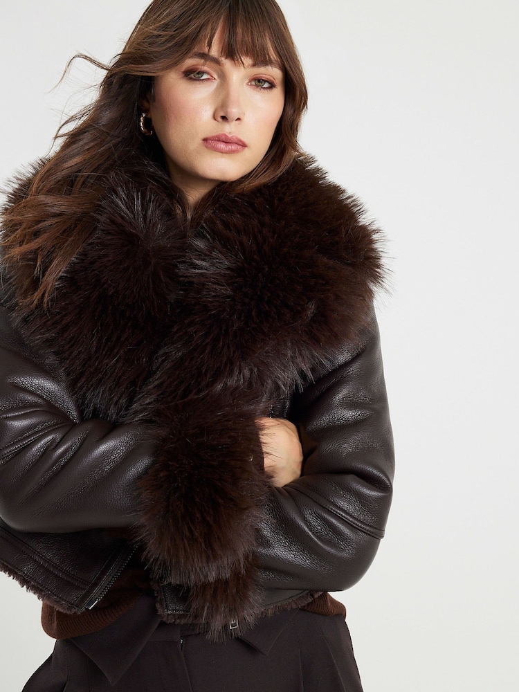 River Island Faux Fur Collar Cropped Biker Jacket - صورة 1 من 4 River Island Faux Fur Collar Cropped Biker Jacket - صورة 1 من 4