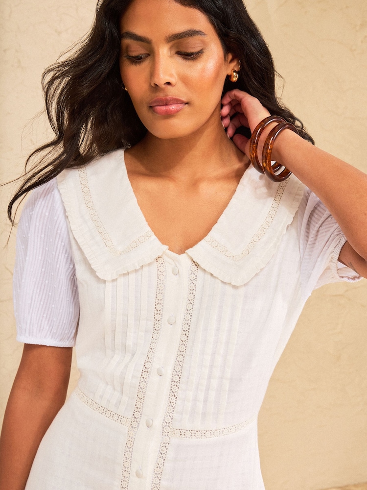 Love & Roses Midikleid mit auffälligem Kragen und Besatzdetails - Bild 2 von 4