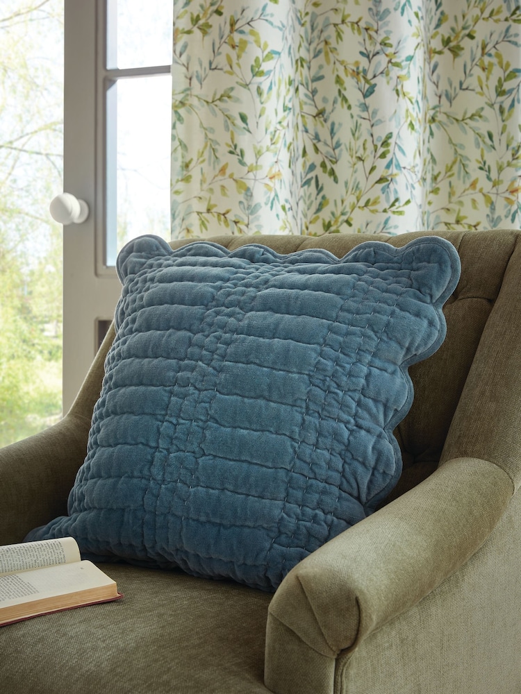 Laura Ashley Scalloped Cushion - Bild 1 von 6 Laura Ashley Scalloped Cushion - Bild 1 von 6