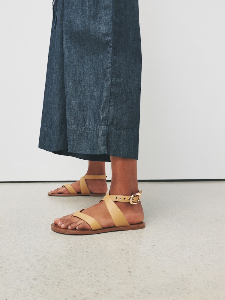 බටර් කිරි - Toe Thong Ankle Strap Sandals - 6න් 2 වන රූපය බටර් කිරි - Toe Thong Ankle Strap Sandals - 6න් 2 වන රූපය