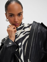 River Island White Zebra Print Cosy Top - Image 4 of 4