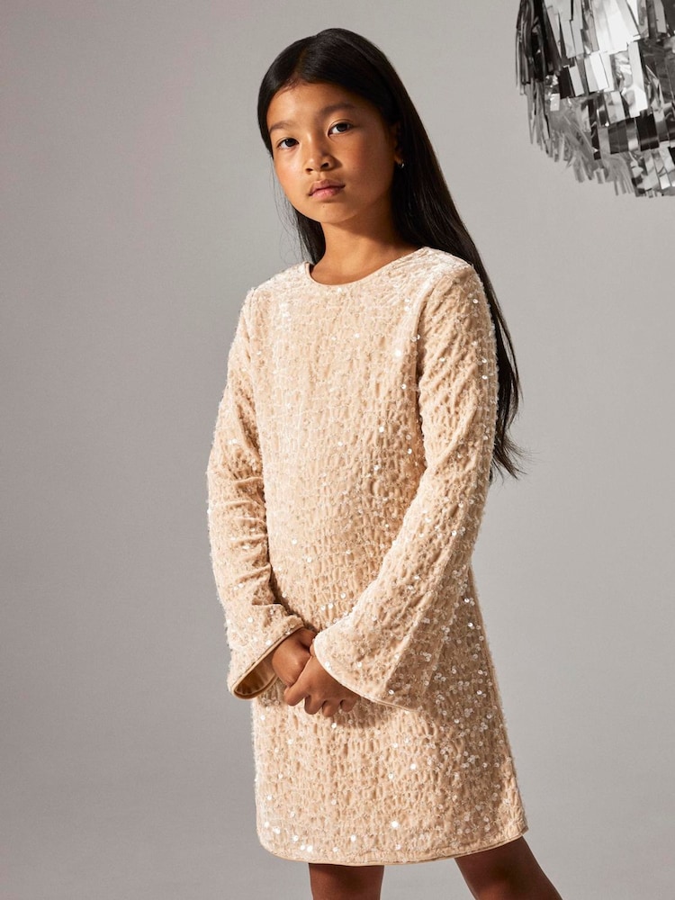 كريم - NAME IT Velvet Bow Detail Sequin Dress - صورة 2 من 4 كريم - NAME IT Velvet Bow Detail Sequin Dress - صورة 2 من 4