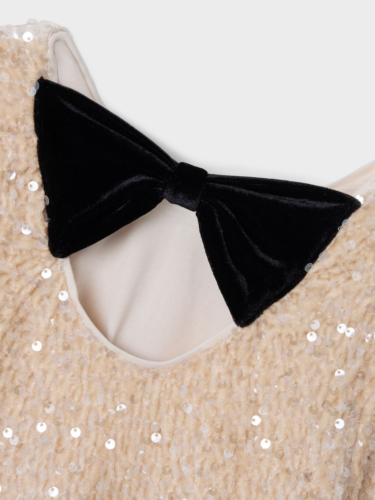 كريم - NAME IT Velvet Bow Detail Sequin Dress - صورة 4 من 4 كريم - NAME IT Velvet Bow Detail Sequin Dress - صورة 4 من 4