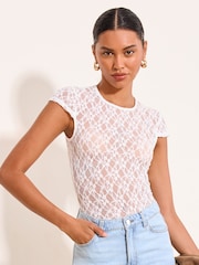 Lipsy Lace Short Sleeve Fitted T-Shirt - 圖片 1/5