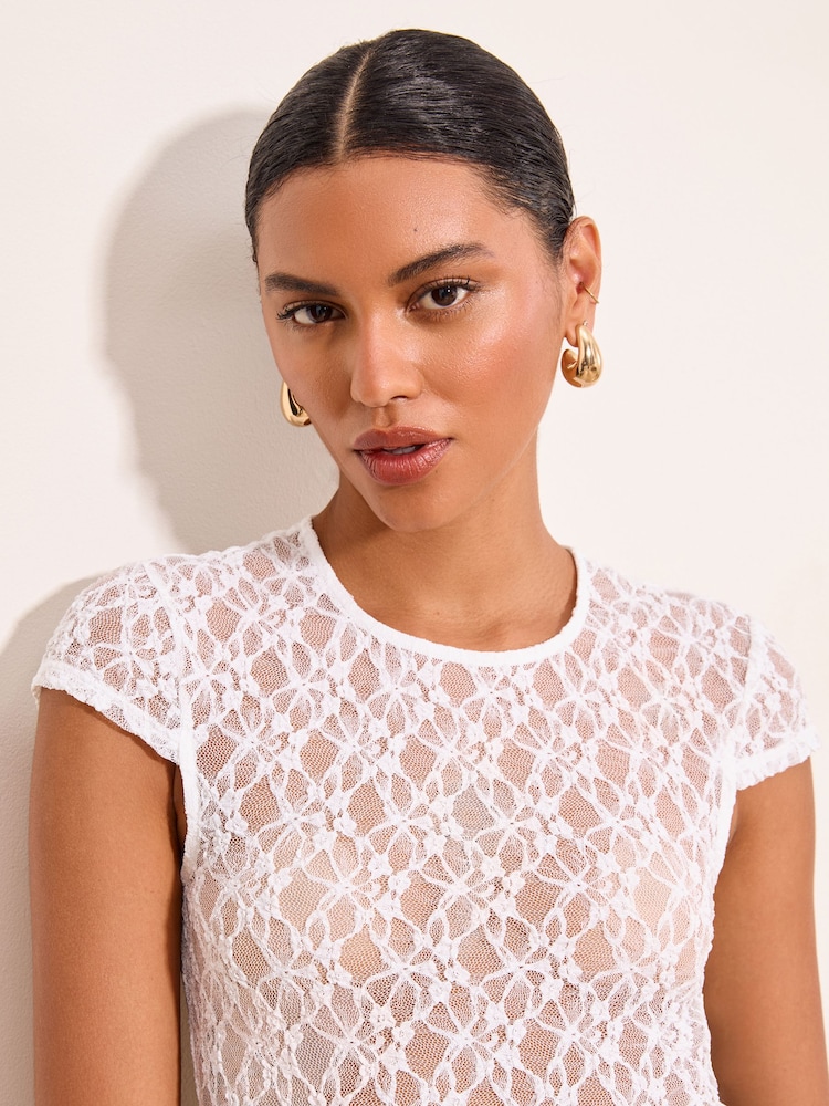 Lipsy Lace Short Sleeve Fitted T-Shirt - 圖片 2/5