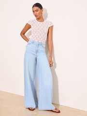 Lipsy Lace Short Sleeve Fitted T-Shirt - 圖片 3/5