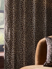 Collection Luxe Heavyweight Velvet Animal Eyelet Lined Curtains - Larawan 4 ng 5